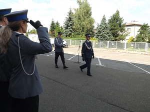 I Zastępca Komendanta Wojewódzkiego Policji w Rzeszowie insp. Stanisław Sekuła wraz z dowódcą uroczystości kom. Grzegorz Wrona.