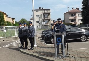 Komendant Powiatowy Policji w Dębicy mł.insp. Jerzy Mazur podczas przemowy do obecnych gości.