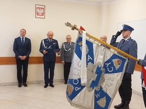 Starosta Powiatu Dębickiego, Komendant Powiatowy Policji w Dębicy oraz Zastępca Komendanta Powiatowego Policji w Dębicy podczas ceremonii ślubowania