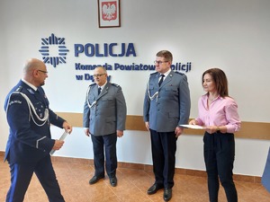 insp.Jerzy Mazur odbiera rozkazy dla swoich zastępców