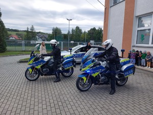 Policjanci podczas spotkań z dziećmi