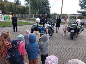 Policjanci podczas spotkań z dziećmi