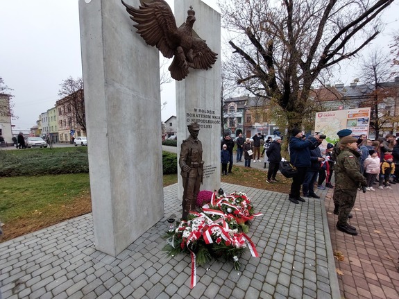 Pomnik Niepodległości na dębickim Rynku