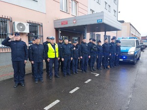 Policjanci składają hołd zmarłemu policjantowi