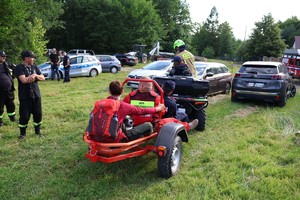 Kolejny zespół odjeżdża w sektor poszukiwań