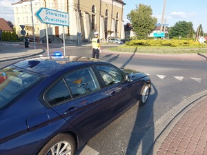 Policjanci podczas zabezpieczenia wyścigu kolarskiego.