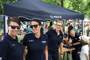 Policjantki podczas pikniku rodzinnego