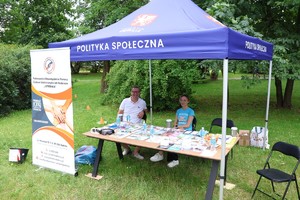 Stanowiska instytucji biorących udział w pikniku.