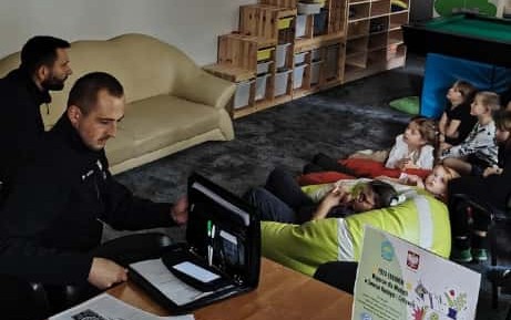Dzielnicowi podczas spotkania z dziećmi