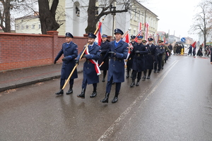 Sztandar Policji podczas przemarszu