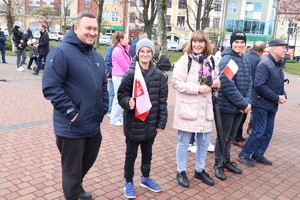 Mieszkańcy miasta podczas uroczystości na dębickim Rynku