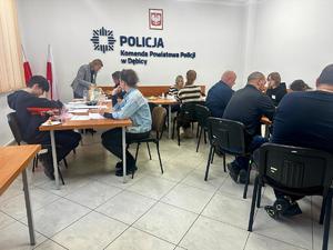 Policjanci podczas rejestracji w bazie potencjalnych dawców szpiku