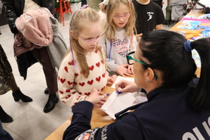 Dzieci odpowiadają na pytania konkursowe