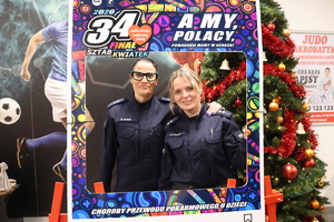 Pamiątkowe zdjęcie policjantek z Zespołu Profilaktyki Społecznej Nieletnich i Patologii