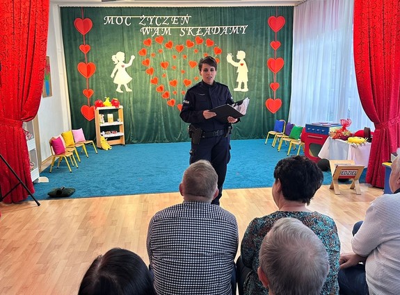 Dzielnicowa podczas spotkania z Seniorami