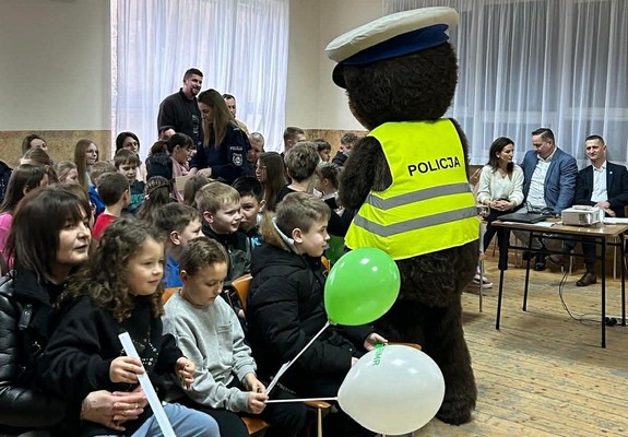 Policjantki podczas spotkania z dziećmi