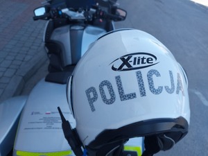 Policjant podczas kontroli stanu trzeźwości