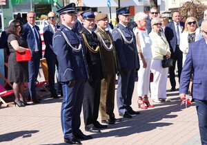 Przedstawiciele służb mundurowych podczas uroczystości
