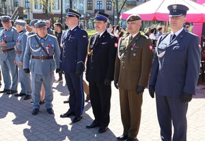 Przedstawiciele służb mundurowych podczas uroczystości