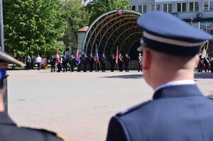 Przedstawiciele służb mundurowych podczas uroczystości
