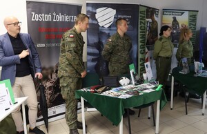 Stoisko Wojskowego Centrum Rekrutacji w Mielcu