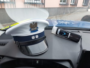 Wnętrze policyjnego radiowozu