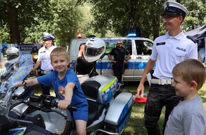 Uczestnicy dębickiego pikniku policyjnego 2026