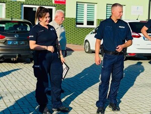 Dzielnicowi podczas wakacyjnych profilaktycznych spotkań
