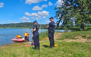 Dzielnicowi podczas wakacyjnych profilaktycznych spotkań