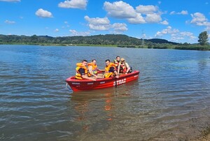 Dzielnicowi podczas wakacyjnych profilaktycznych spotkań