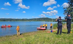 Dzielnicowi podczas wakacyjnych profilaktycznych spotkań