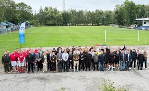 Uczestnicy turnieju piłkarskiego w Pustyni