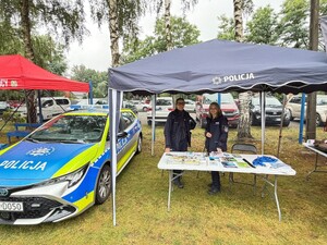Policjantki na stanowisku KPP Dębica podczas pikniku rodzinnego
