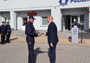 Starosta Powiatu Dębickiego gratuluje Kierownikowi PP objęcia stanowiska