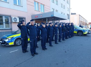 Policjanci z Dębicy oddają hołd zmarłemu policjantowi Natanowi Sieroń