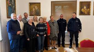 Policjanci podczas spotkania z Seniorami