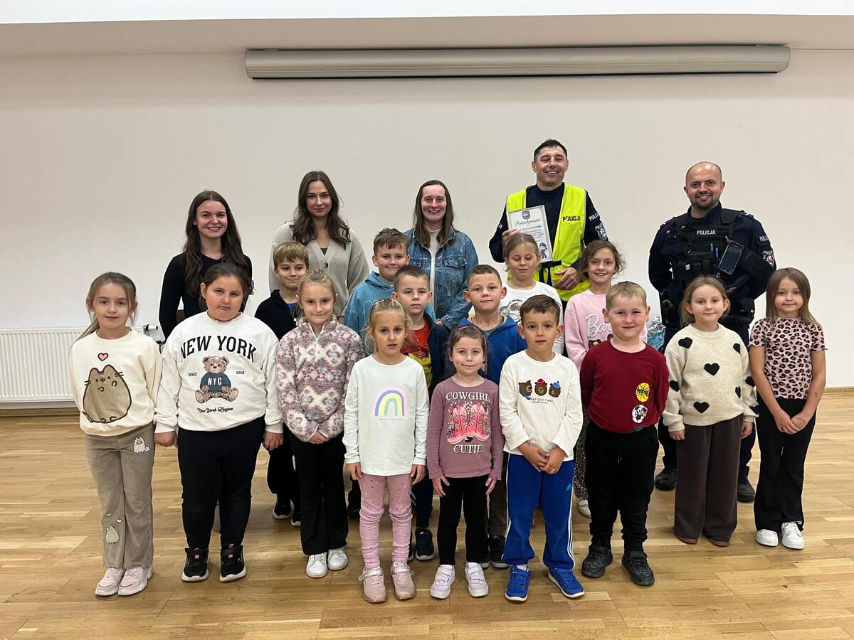 Edukacja policjantów z Brzeźnicy dla dzieci w Nagawczynie